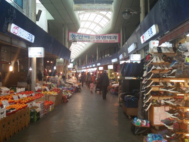 富川自由市場内の風景